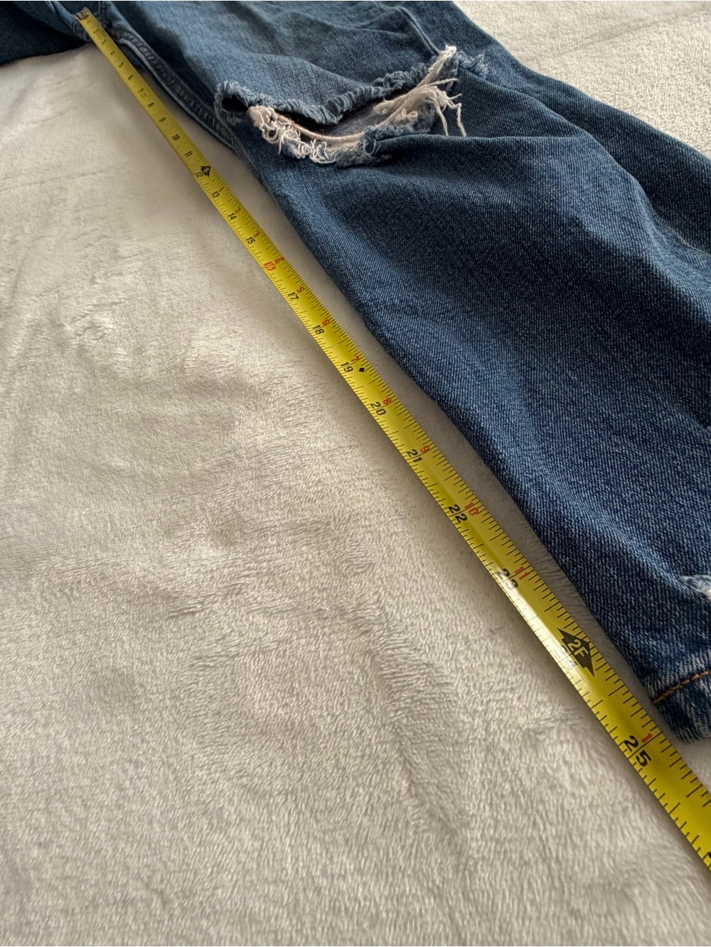 Abercrombie Fitch The Mom High Rise Jeans Womens 26 2R Blue Denim Distressed - Picture 6 of 6